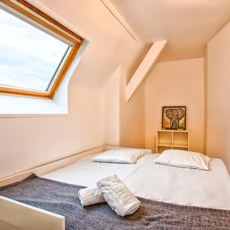 La Casa Sequoia - Peace And Quiet In The City *