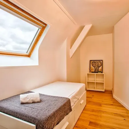 La Casa Sequoia - Peace And Quiet In The City *