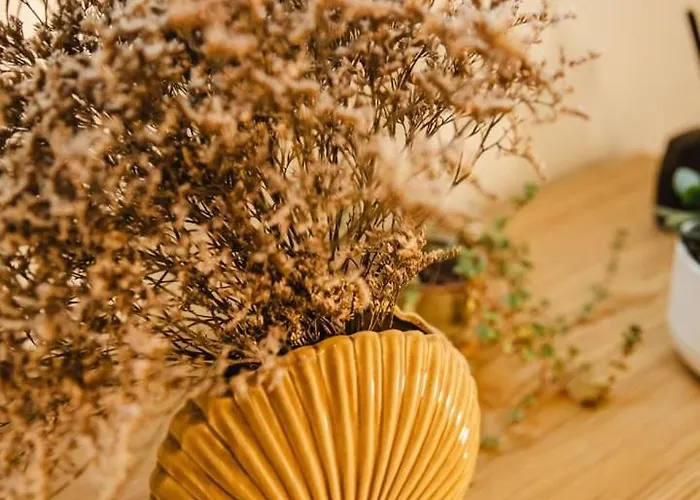 Апартаменты La Casa Sequoia - Peace And Quiet In The City